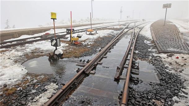 Sturmwarnung am Brocken - Schmalspurbahnen fahren nicht Wegen Sturmwarnungen des DWD haben die Schmalspurbahnen am Brocken den Betrieb eingestellt. (Archivild)