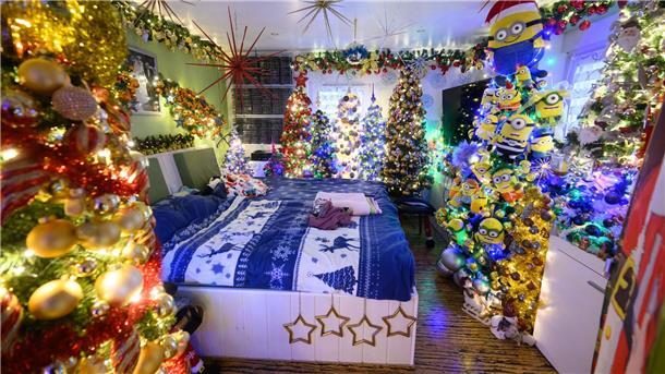 Weltrekordversuch geglückt: 600 Weihnachtsbäume in Rinteln Weihnachtsbäume stehen im gesamten Haus der Familie Jeromin - inklusive Schlafzimmer.