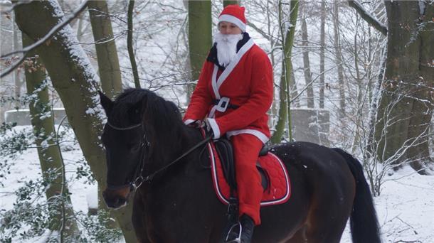 Weihnachtsmann auf dem Pferd