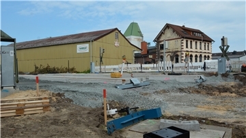 Absperrung an einem Bahnhof.
