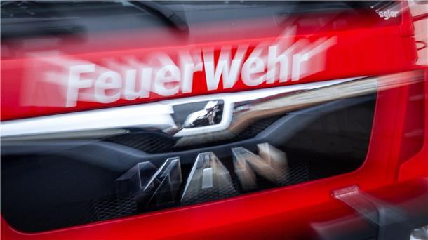 Weil ein Techniker die Jugendlichen nicht befreien konnte, half ein Höhenretter der Feuerwehr. (Symbolbild)