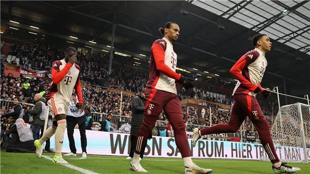 Knapp zwei Minuten zu spät: 15.000 Euro Strafe für FC Bayern Weil sie zu spät auf den Platz kamen, wurde eine Strafe fällig.