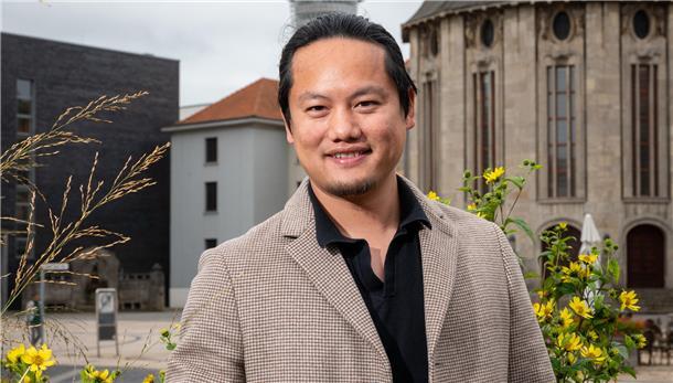 Weilian Wang, geboren in der chinesischen Provinz Yúnnán, ist neu engagierter Tenor des Musiktheater-Ensembles am Bremerhavener Stadttheater. 