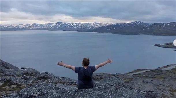 Weite, Wind und Einsamkeit: Yannick Szabó aus Bremerhaven genießt auf seiner Skandinavien-Reise immer wieder solche Momente wie hier in Norwegen.
