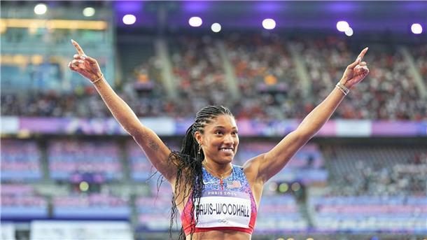Atemprobleme: Stolze Mihambo weint nach Silber im Rollstuhl Weitsprung-Olympiasiegerin Tara Davis-Woodhall.