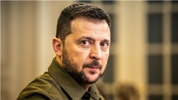 Wenige Wochen vor Beginn des dritten Kriegsjahres hat der ukrainische Präsident Wolodymyr Selenskyj seinen Soldaten gedankt und ihnen gute Ausrüstung zugesagt (Archivbild).