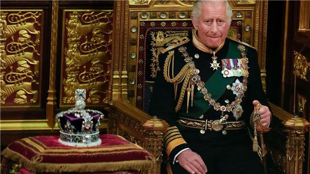Countdown zu Krönung von Charles III. läuft Weniger als zwei Wochen vor der geplanten Krönung von König Charles III. am 6. Mai 2023 haben Meinungsumfragen an der Begeisterung der Briten für ihr Königshaus Zweifel aufkommen lassen.