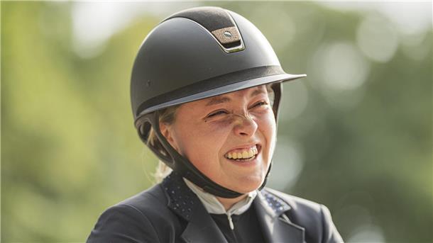 Wenn die Freude ins Gesicht geschrieben steht: Line Brauer kann ihr Glück kaum fassen. Die 17-Jährige ist neue Kreismeisterin bei den Junioren im Springen.
