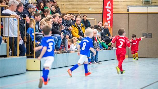 Wenn die Jüngsten kickten, waren beim Weser-Elbe-Cup die Tribünen immer gut besetzt. So wird es auch bei der ersten Auflage nach der Corona-Pause wieder sein.