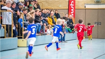 Wenn die Jüngsten kickten, waren beim Weser-Elbe-Cup die Tribünen immer gut besetzt. So wird es auch bei der ersten Auflage nach der Corona-Pause wieder sein.