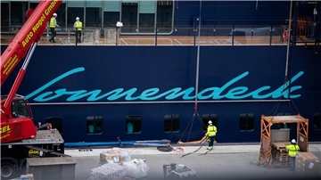 Wenn die „Mein Schiff 3“ am Terminal liegt, gibt es immer viel zu sehen - selbst, wenn man nicht mitfährt.