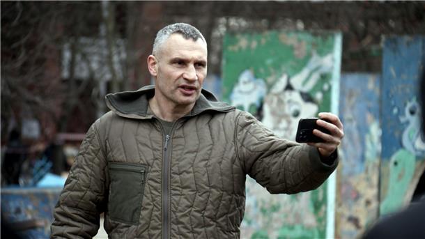 Klitschko warnt: „Kiew bleibt ein Ziel für Putin“ „Wenn Putin eine solche Entscheidung trifft, dann wird es eine blutige Entscheidung“, sagt Kiews Bürgermeister Vitali Klitschko.