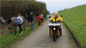 Wenn Silvia Jahns mit ihrem Post-E-Trike über die Insel fährt, ist das auch für Touristen einen Blick wert.