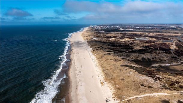 Ein Quadratmeter Haus auf Sylt kostet fast 14.600 Euro Wer auf der Nordseeinsel Sylt ein Haus kaufen möchte, muss laut dem jüngsten Küstenreport im Schnitt fast 14.600 Euro pro Quadratmeter bezahlen. (Archivbild)