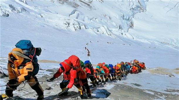Großer Andrang auf dem Mount Everest erwartet Wer den Mount Everest in Nepal besteigt, ist dort schon lange nicht mehr allein unterwegs.