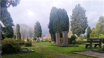 Wer die Bestatterin bei ihrem Gang über den Gnarrenburger Friedhof begleitet, bekommt viele Einblicke in lokale Traditionen.