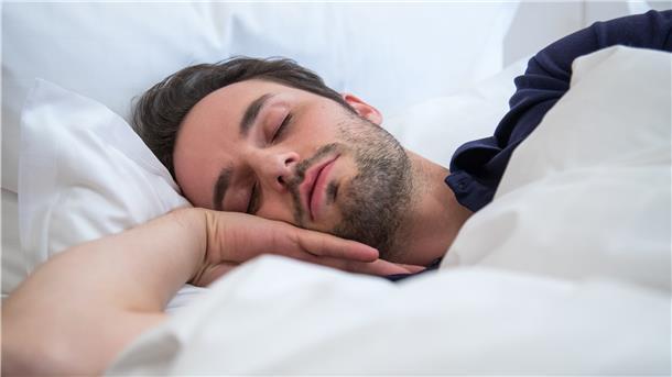 Wer Fieber oder Schnupfen hat, gehört ins Bett und nicht ans Steuer.
