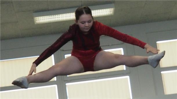 Wer gern hoch hinaus möchte, ist beim Trampolinturnen genau richtig.