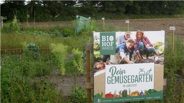 Wer gerne Gemüse züchten möchte, aber zuhause keinen platz dazu hat, kann dies nun in einem Projekt des Biohof Wrede in Lunestedt.
