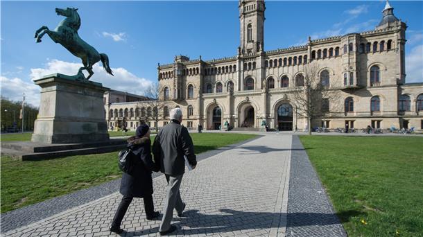 Wer in Niedersachsen oder Bremen studiert, muss für die Semesterbeiträge immer tiefer in die Tasche greifen.