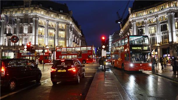 ADAC: Mitglieder melden Geld-Forderungen aus London Wer sich den Londoner Verkehr mit dem eigenen Auto antun möchte, muss sich auch mit den geltenden Regeln rund um Umweltzone und City-Maut herumschlagen.