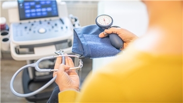 Wer soll die Patienten noch behaneln, wenn das Personal fehlt? Mit Dr. Gunnar Wagner und Michael Dieckmann machen sich zwei Experten Gedanken über die Zukunft.