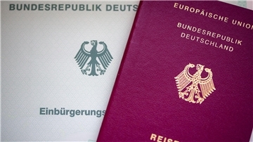 Wer von den Nazis verfolgte wurde, hat einen gesetzlichen Anspruch auf den deutschen Pass.