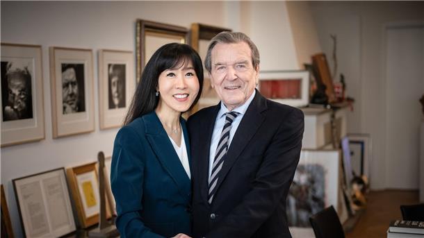 Schröder vor 80. Geburtstag: Bereue keine Entscheidung Wer zur Geburtstagsparty des Altkanzlers Gerhard Schröder kommt, weiß nur seine Frau Soyeon Schröder-Kim.