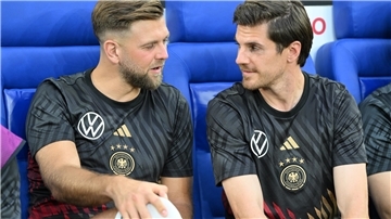 Werden Niclas Füllkrug (links) und Jonas Hofmann bald Teamkollegen in Leverkusen?