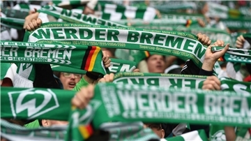 Werder-Fans, die Schulter an Schulter in der Ostkurve stehen und ihre Mannschaft lauthals anfeuern – dieses Bild wird es so schnell nicht wiedergeben. Selbst wenn Zuschauer bald wieder in die Stadien dürfen sollten.