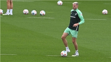 Werder-Stürmer Marvin Ducksch hat sich beim Trainingsauftakt verletzt.