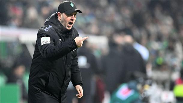Werder fehlt die „Schärfe“ - Schwerer Gang in Dortmund Werder-Trainer Ole Werner hat mit seinen Spielern einiges zu besprechen.