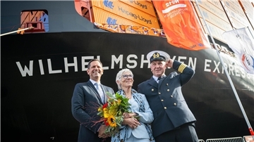 Hapag-Lloyd tauft Megafrachter „Wilhelmshaven Express“ Wibke Friedrichs-Firmin übernahm die Schiffstaufe der „Wilhelmshaven Express“.