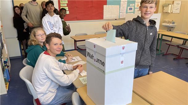Wie bei einer richtigen Wahl: die Juniorwahl an der Oberschule 1 in Nordenham.