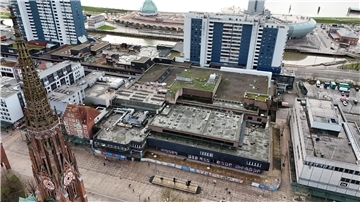 Blick von oben auf das alte Karstadt-Gelände. Wie geht es mit der Innenstadt von Bremerhaven weiter?
