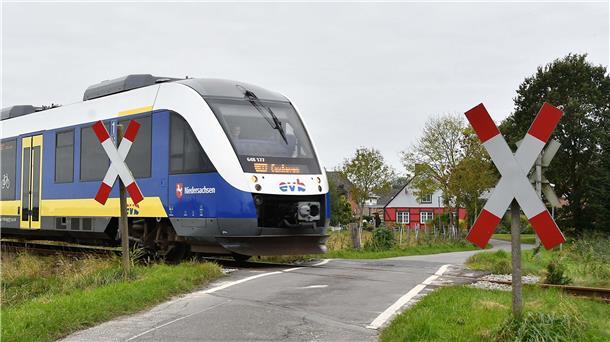 Wie hier in Mulsum gibt es in der Gemeinde Wurster Nordseeküste derzeit 17 unbeschrankte Bahnübergänge.