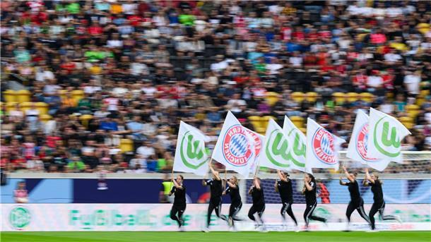 Bayern und Wolfsburg spielen in Karlsruhe um Supercup Wie im Vorjahr spielen Bayern München und der VfL Wolfsburg um den Supercup im Frauenfußball.