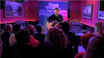 Björn Paulsen in der Bauernstube in Nordenham