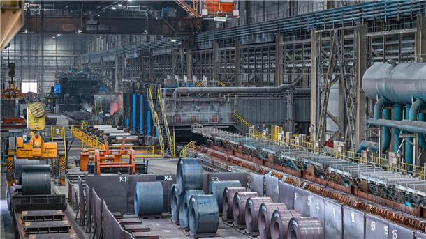 „Stahlgipfel“ beim Bundeskanzler - darum geht es Wie kann die unter Druck geratene Stahlindustrie in Deutschland wieder wettbewerbsfähiger werden? Darüber wollen Politik und Wirtschaft bei einem Stahlgipfel im Kanzleramt sprechen. (Archivbild)