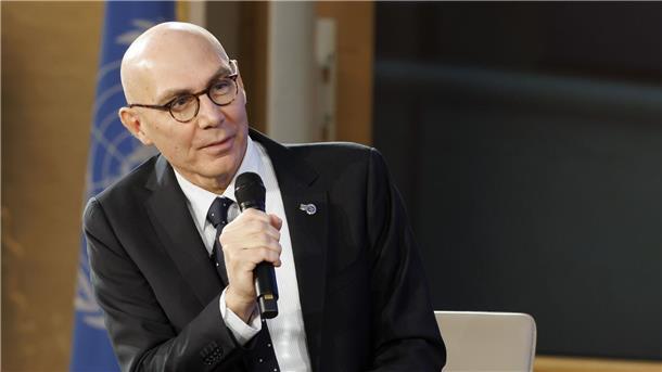 „Wie können wir unsere Menschlichkeit und unsere Rechte in diesem neuen Universum schützen?“, sagt Volker Türk mit Blick auf KI.