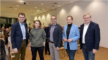 Wie man von der Erkenntnis ins Handeln kommt, diskutierten im Klimahaus NZ-Chefredakteur Christoph Linne, Klima-Aktivistin Annika Rittmann, Klimahaus-Chef Arne Dunker, CDU-Politikerin Wiebke Winter und der Vereinsvorsitzende Peter Klett. 