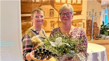 Wie nützlich ätherische Öle sind, erläuterte Aromatherapeutin Ute Zimmermann vor den Butjadinger Landfrauen.