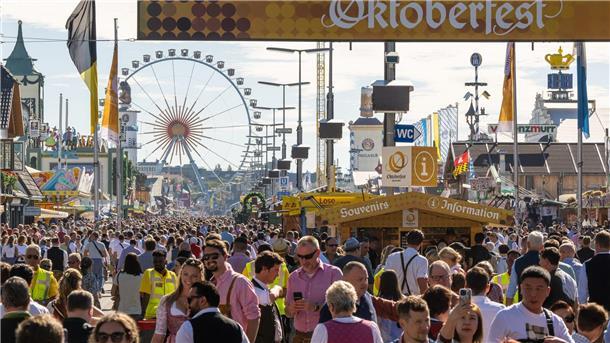 Wiesnchef will keine Rekordjagd bei Oktoberfest-Gästen Wie voll ist zu voll? Münchens Wiesn-Chef will keine Jagd auf Besucherrekorde (Archivbild).