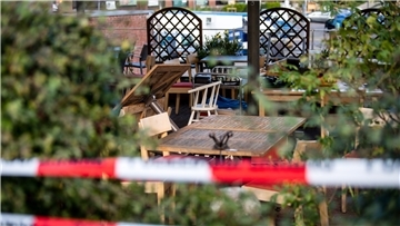 Wilde Szenen in Stade. Ein Mann wurde am Montagabend erschossen, zwei weitere sehr schwer verletzt.