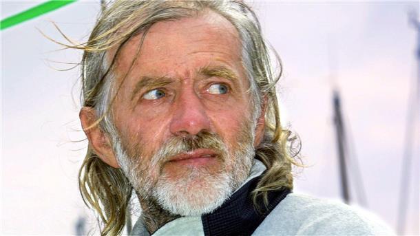 Nonstop-Weltumsegler Wilfried Erdmann ist gestorben Wilfried Erdmann steht auf seiner  Segel-Yacht „Kathena Nui“ im Yacht-Hafen von Cuxhaven.