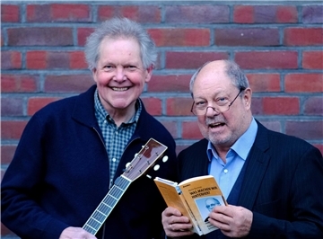 Wilfried Staake (links) und Walter Punke gastieren mit ihrem Programm in der Gedenkstätte Lager Sandbostel.