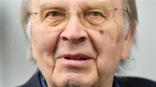 Wilhelm Genazino wäre in diesem Jahr 80 Jahre alt geworden. Zu seinem 70. schrieb er: „Man muss kein neues Leben mehr anfangen. Man darf sich früherer Anfänge erinnern und erstaunt sein, was man ausprobiert hat.“