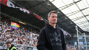 Will offenbar beim FC St. Pauli bleiben: Trainer Alexander Blessin.