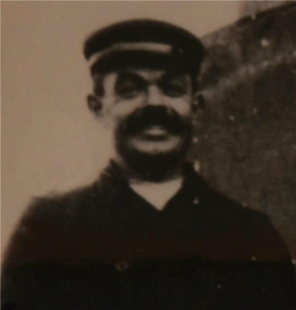 Willi Roes (1877 bis 1951), genannt „lüttje Willi“, hat sich weit über die Grenzen Wremens hinaus als Wärter des Originalturms „Kleiner Preuße“ einen Namen gemacht.
