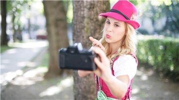 Dirndl Selfie
